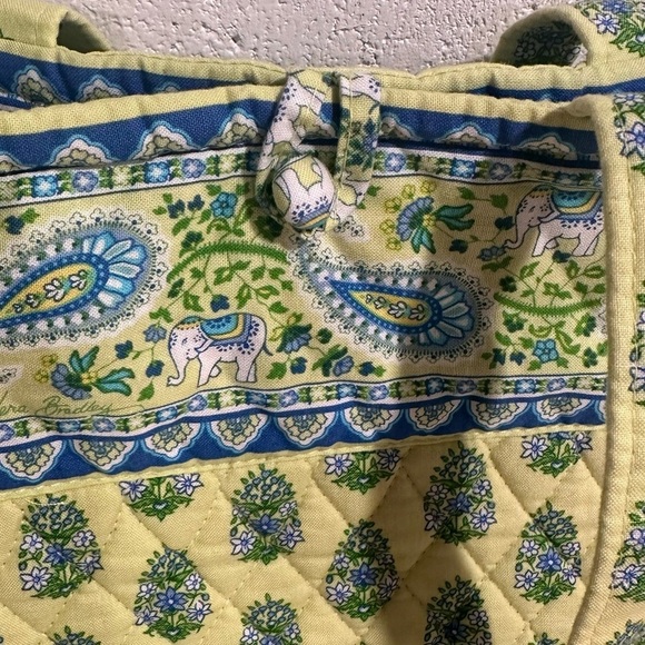 Vera Bradley Medium Tote in Citrus, Button Toggle Closure, Retired 2006 Vintage - Picture 4 of 12